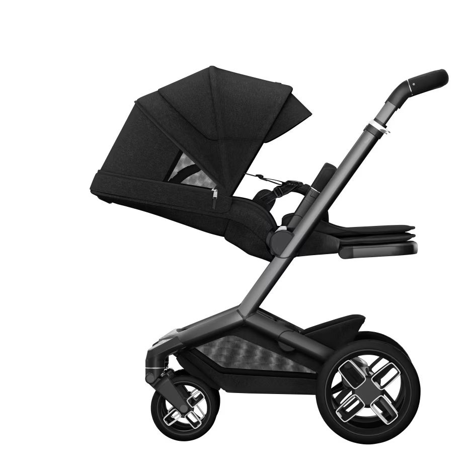 1920390110_2024_maxicosi_stroller_comfort_fame_twillic_twillicblack_optimalprotection_side