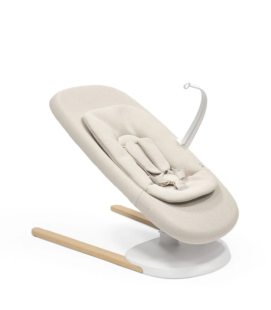 StokkeYoga_Bouncer_LightSand_Low_Inlay_ToyHanger_240923-8287_eCom (1)