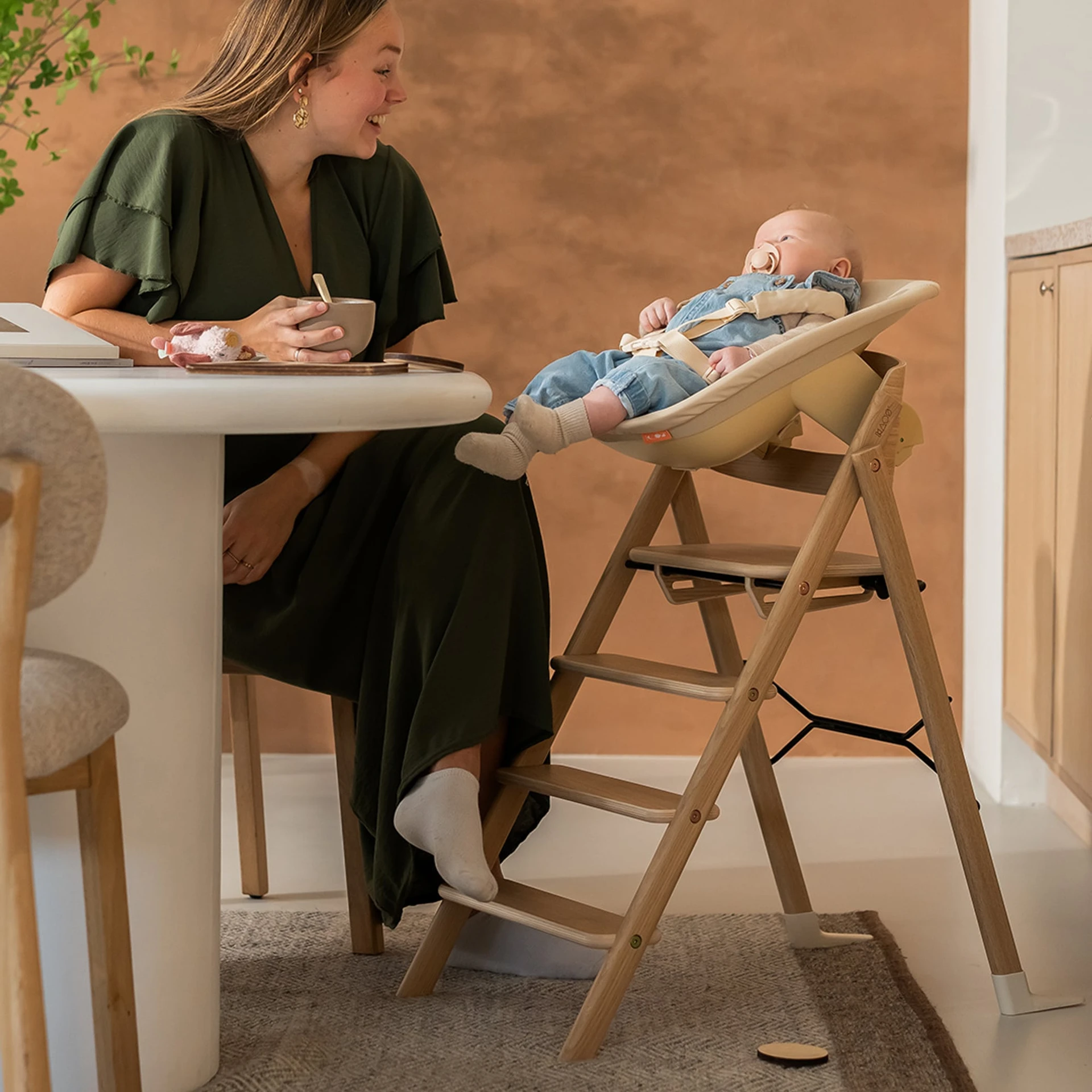313_d022d09017-newbornseat_desertsand_oak-zoom