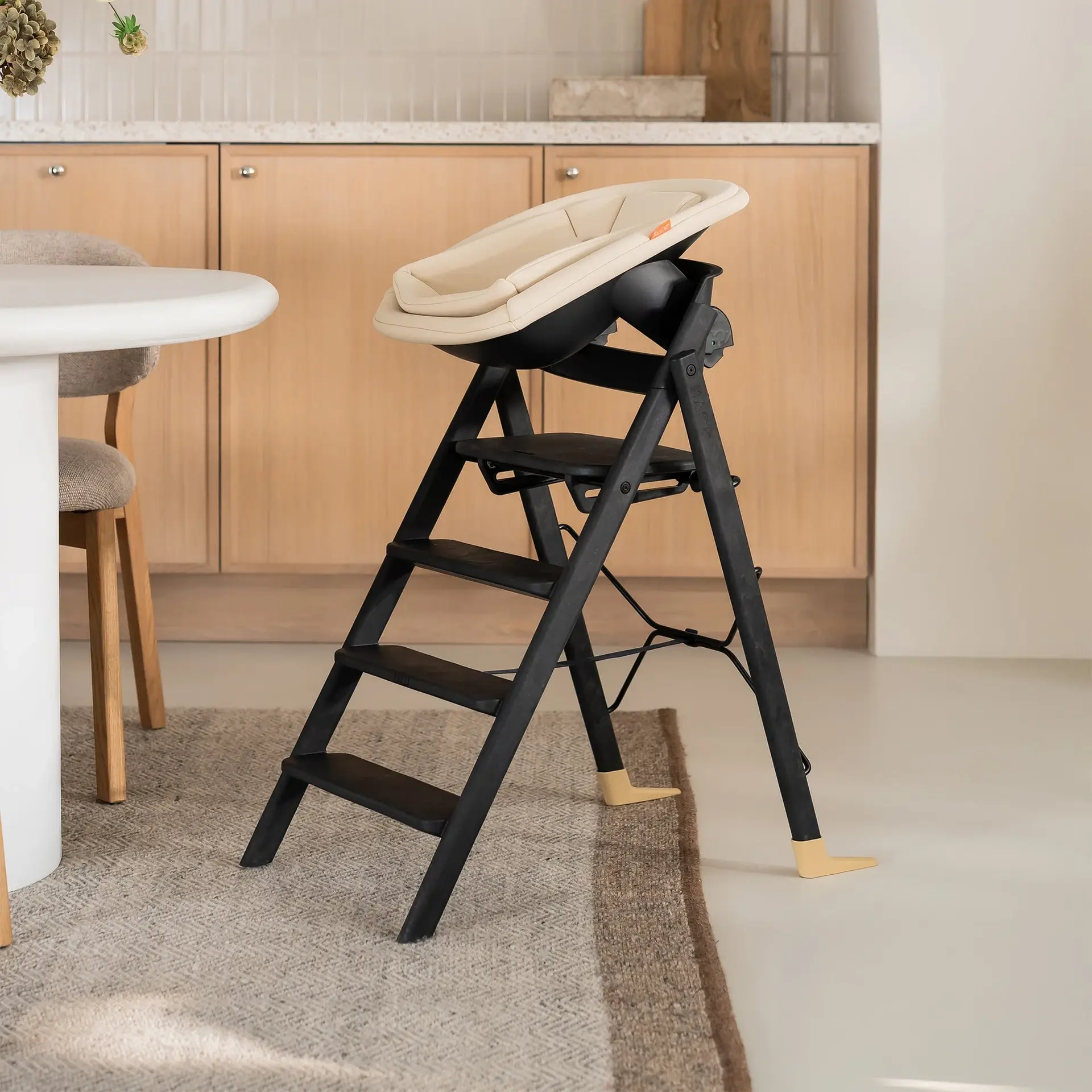 396_e5a44b0087-klapp_newborn_seat_charcoal_black_lifestyle-2-zoom