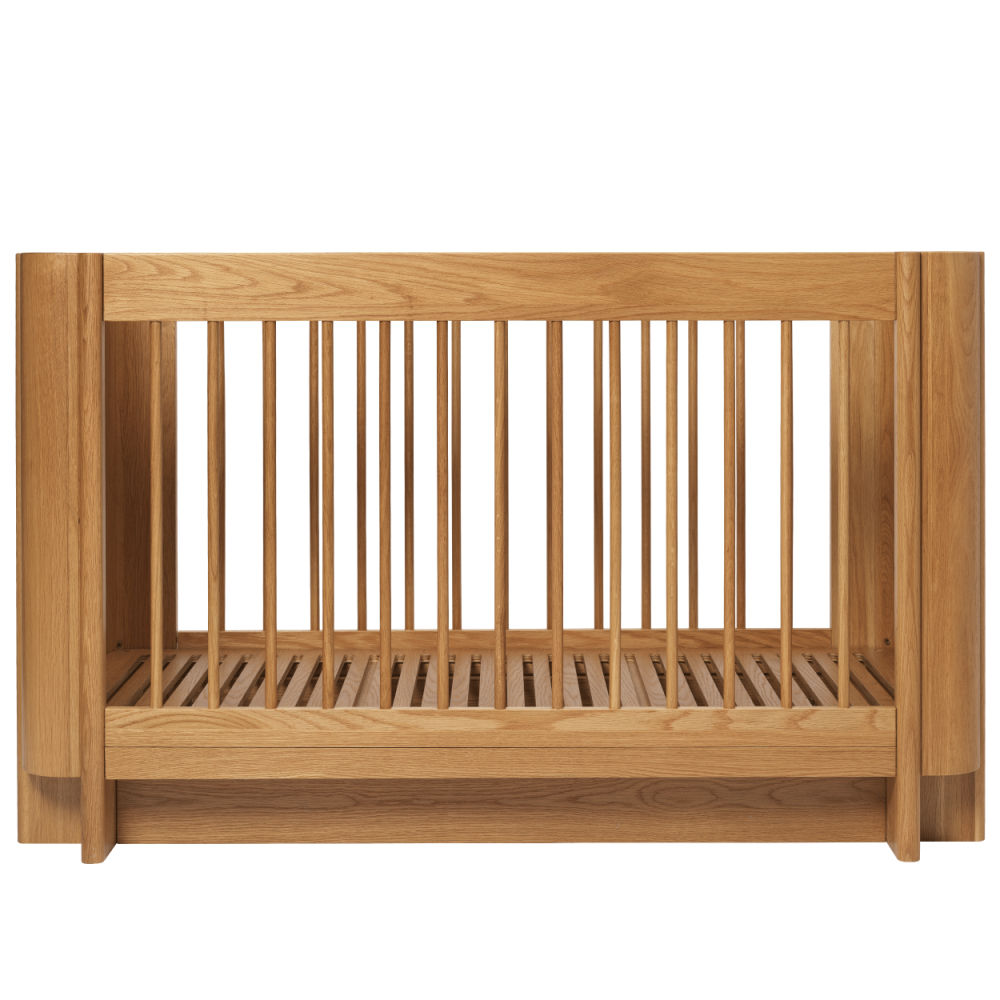 FermLiving_SS26_TiluBabyCot_NaturalOak_1104273074_1 (1)