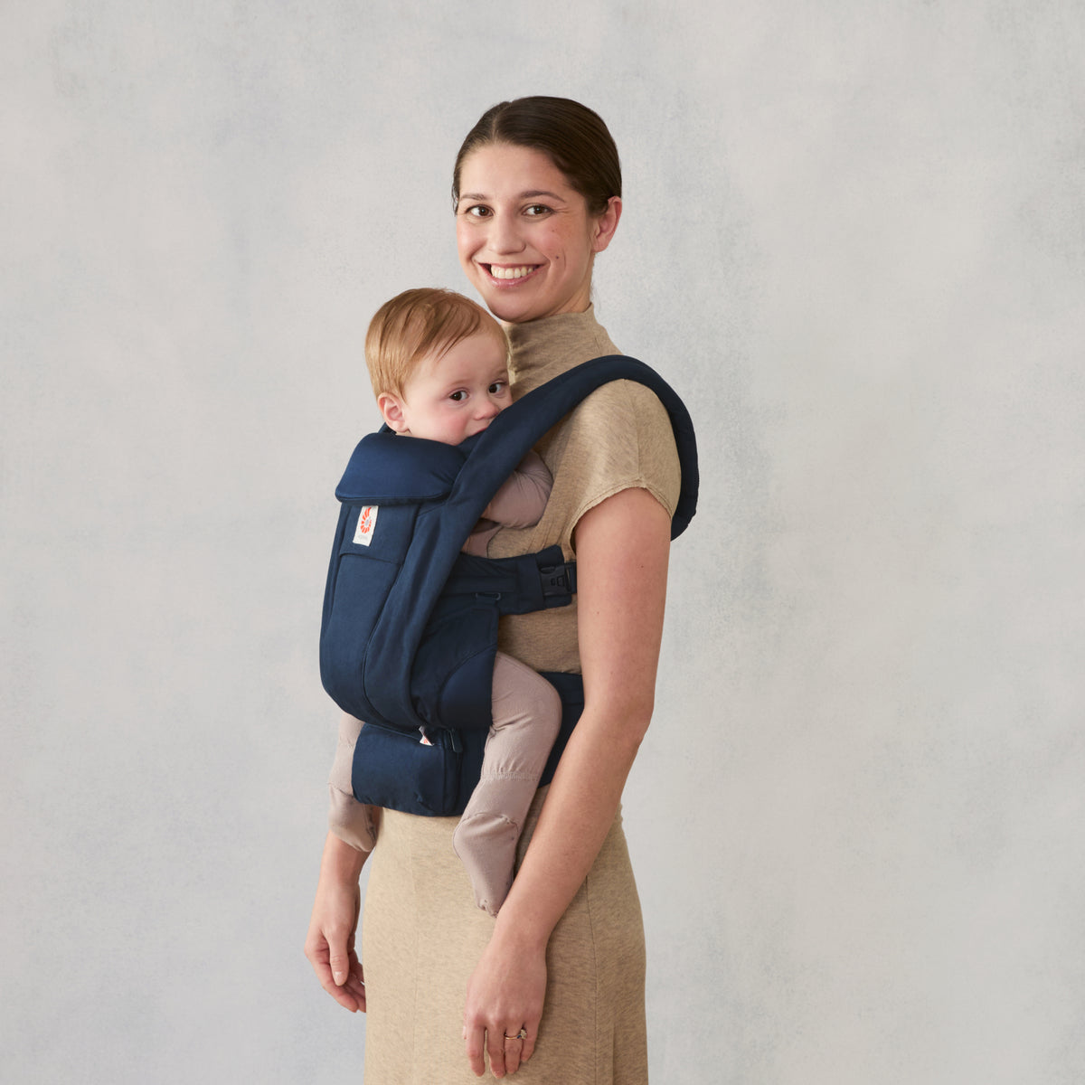 BCODCMIDBLU_ergobaby_carrier_omni_deluxe_cotton_midblu_M02_side.jpg
