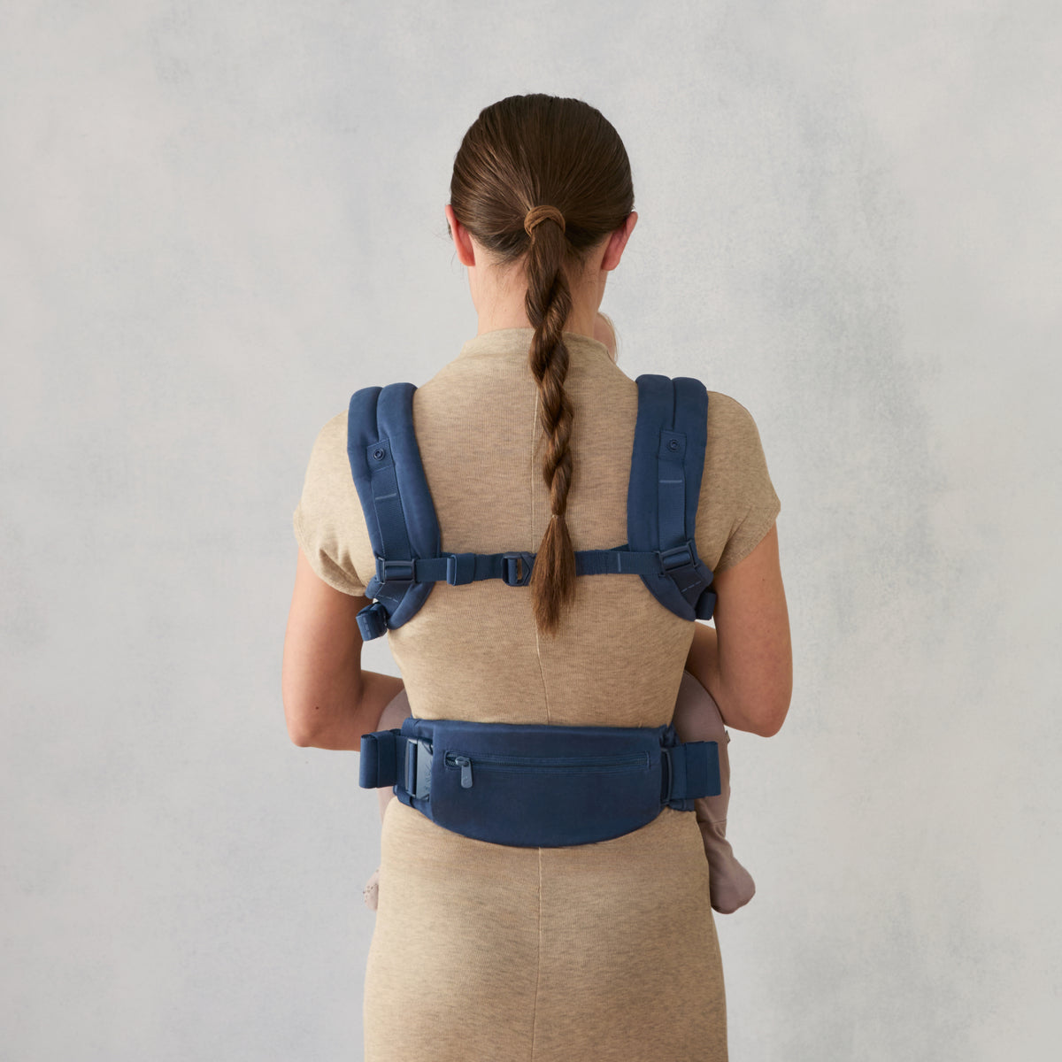 BCODCMIDBLU_ergobaby_carrier_omni_deluxe_cotton_midblu_M03_back.jpg