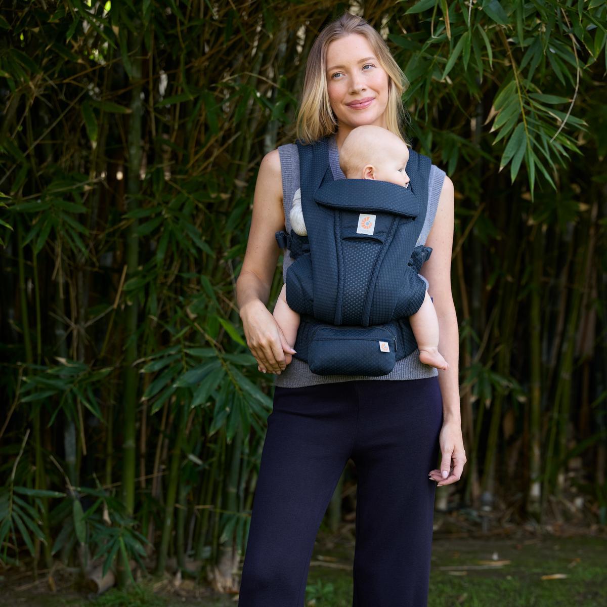 BCODMMIDBLU_ergobaby_carrier_omni_deluxe_mesh_midblu_LS01.jpg