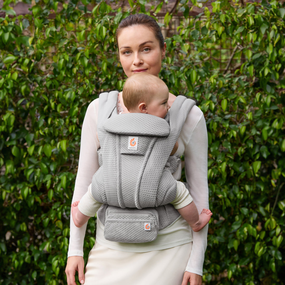 BCODMPRLGRY_ergobaby_carrier_omni_deluxe_mesh_prlgry_LS01.jpg
