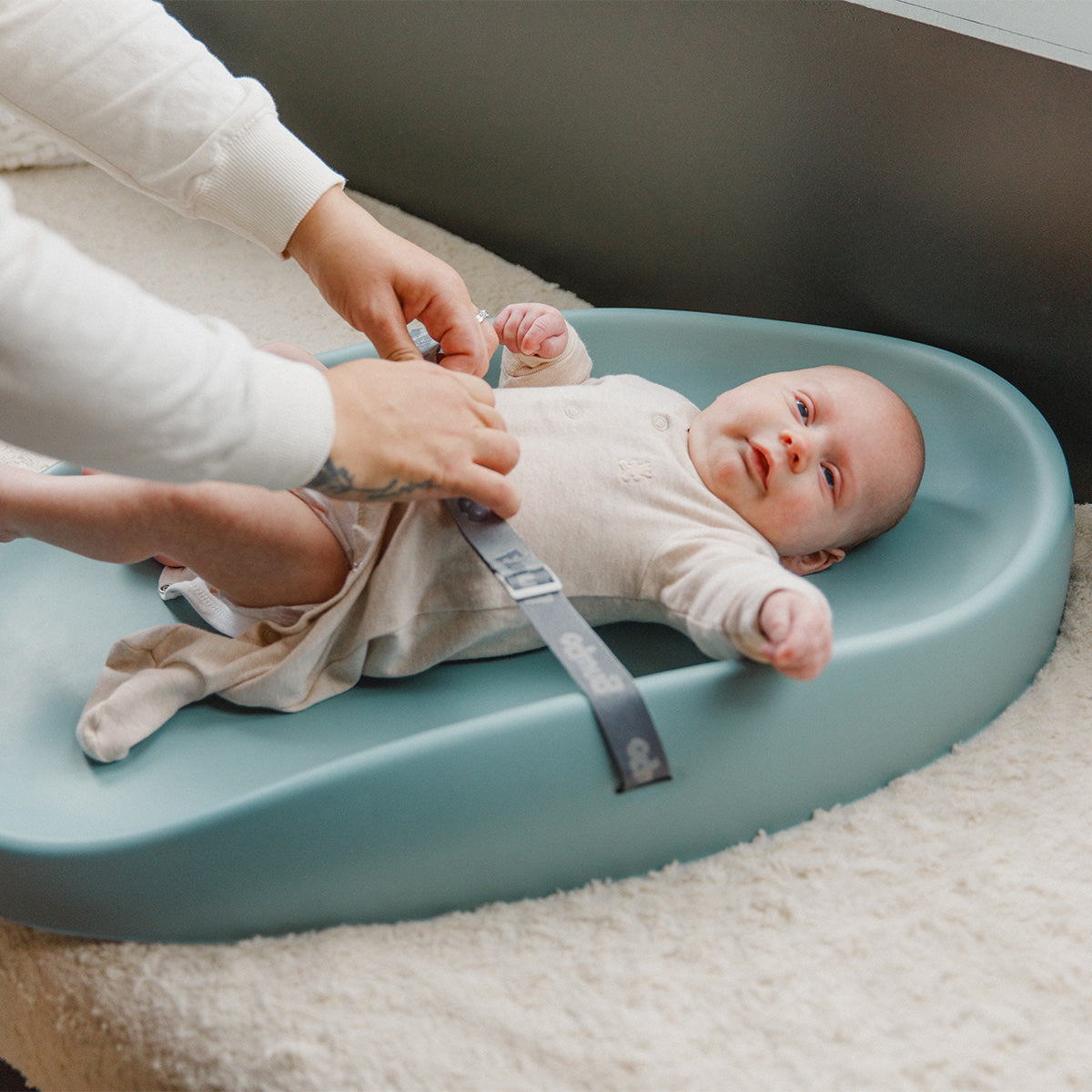 bumbo-changingpad-blue-3.jpg