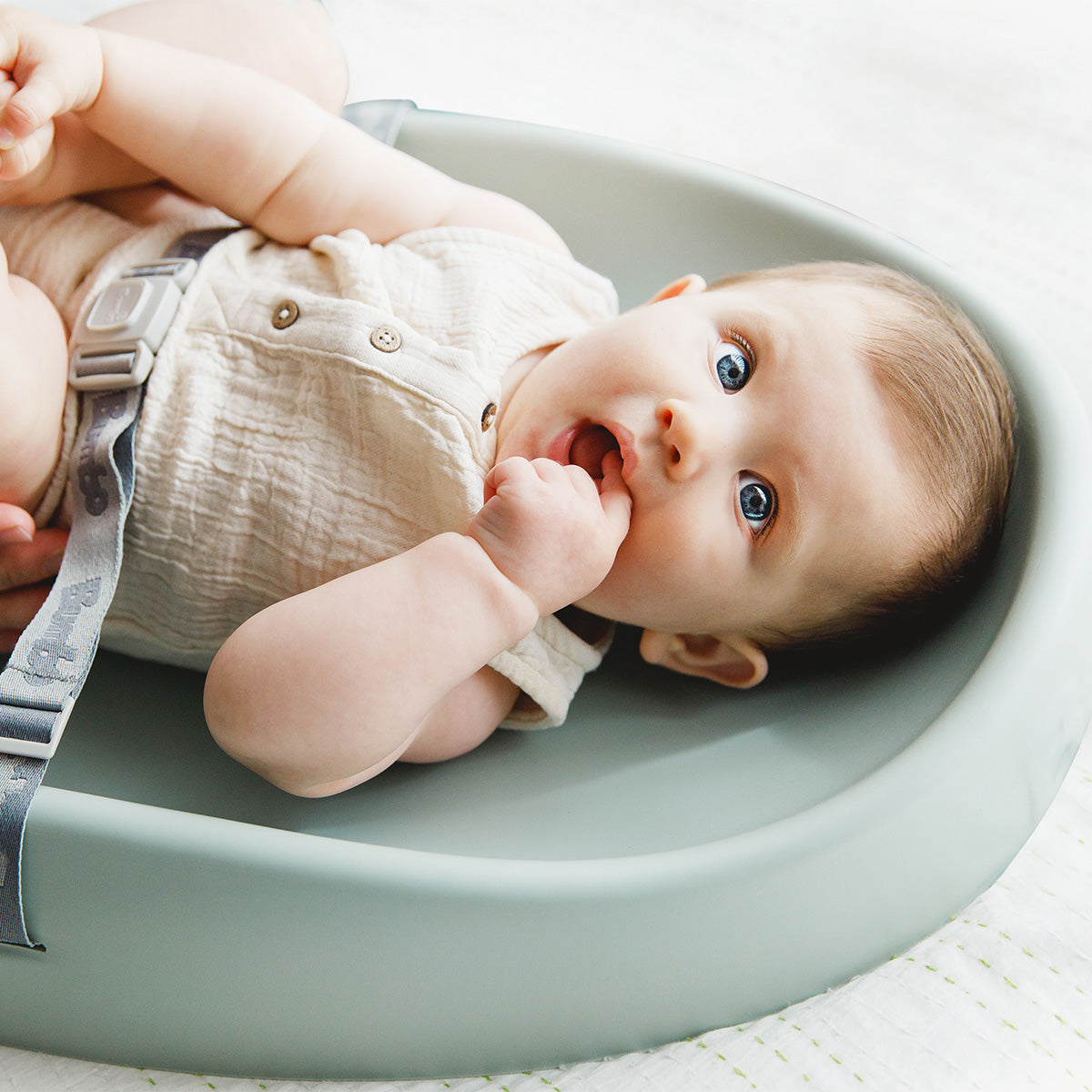 bumbo-changingpad-sage-2.jpg