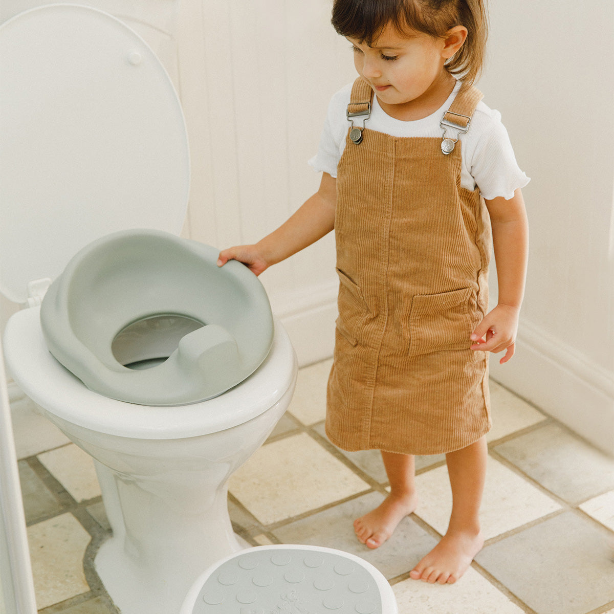 bumbo-toilettrainer-grey-2.jpg