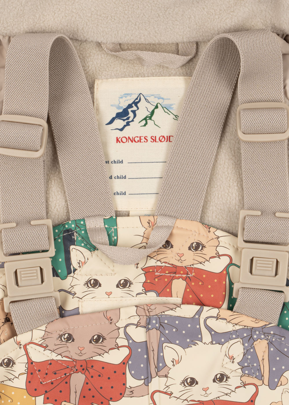 ks105764-like-cats-and-dogs-26ou-39