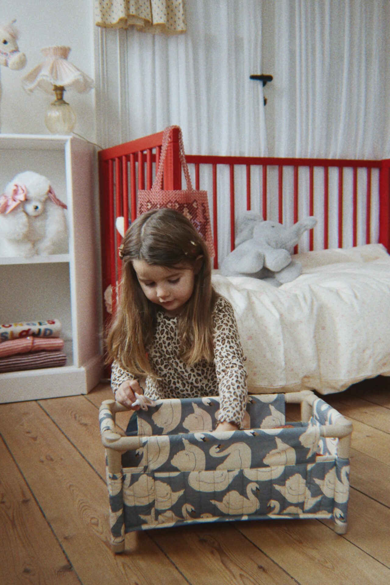 Konges Sløjd Doll Travel Bed – Swan