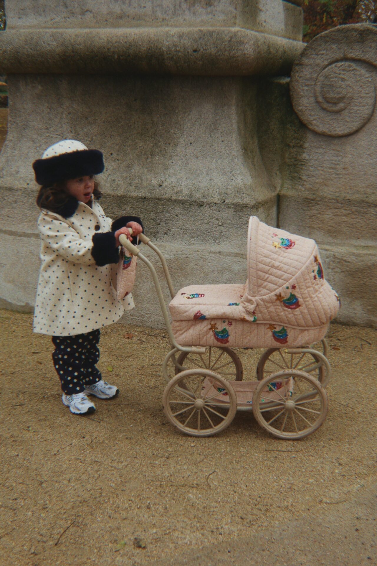 Konges Sløjd Minnie Tulle Doll Pram – Rainbow Star