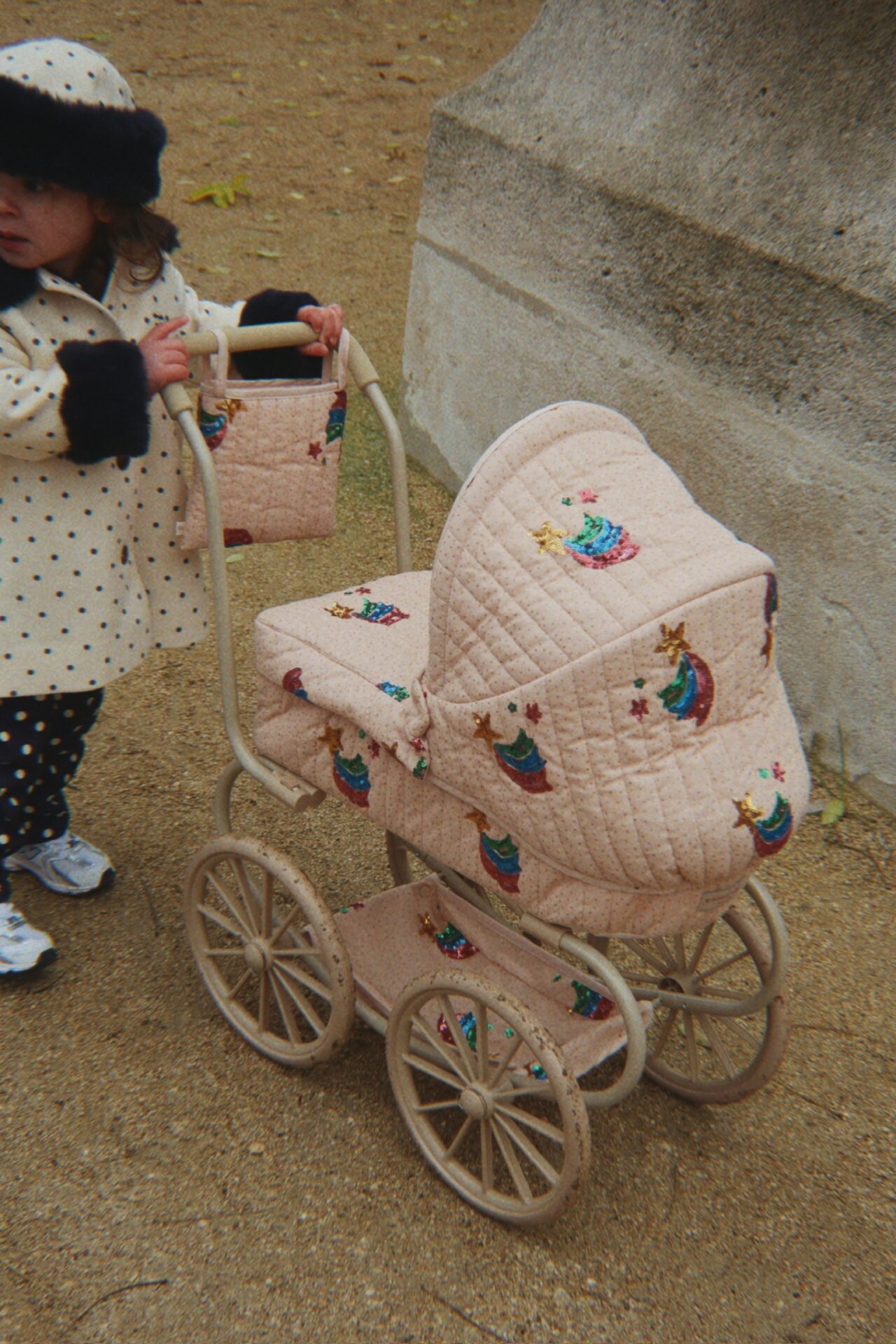 Konges Sløjd Minnie Tulle Doll Pram – Rainbow Star